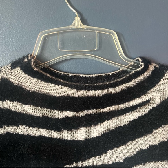 Ella Rafaella Womens Zebra Print Faux Hair Mock Neck Long Sleeve Sweater Medium - Picture 4 of 10